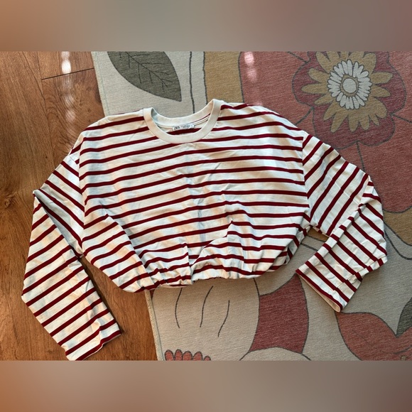 Zara Cropped Long Sleeve Cinched Bottom Top. Red/white stripes. Size large - Picture 1 of 6
